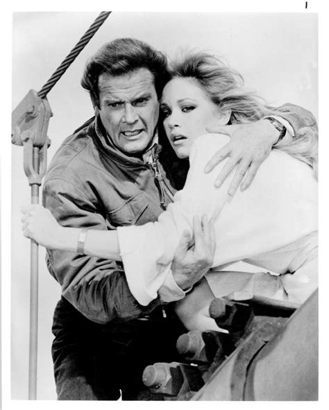 A View To A Kill 8x10 Photo Roger Moore And Tanya Roberts On Golden Gate