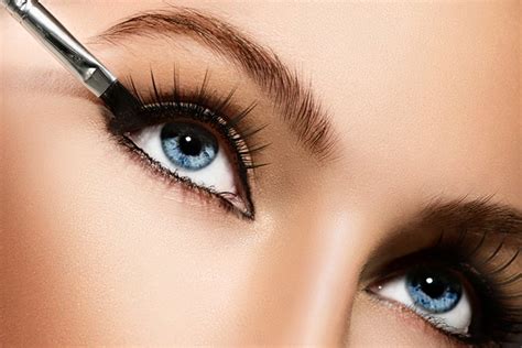 4 Makeup Tricks To Make Your Eyes Pop