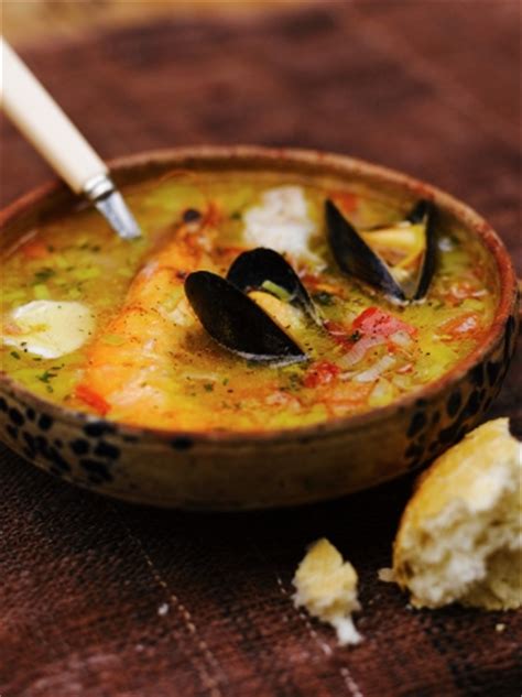 Hier nog een recept tussendoor dat ik gisteren maakte uit het kookboek 30 minuten keuken van jamie oliver. Seafood Soup | Fish Recipes | Jamie Oliver