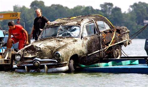 People Discovered These Cool Cars Underwater