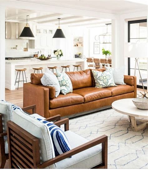 Awesome 48 Lovely Farmhouse Living Room With Leather Sofa Ideas