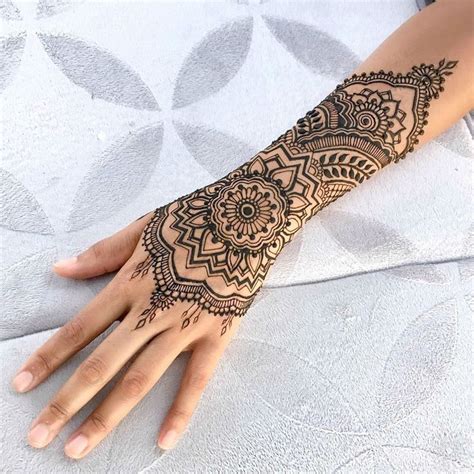 Try yin and yang henna tattoo if you believe in the dual nature of life. Body - Tattoo's - 24 Henna Tattoos by Rachel Goldman You ...