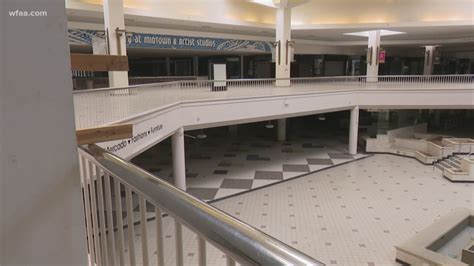 Inside Dallas Valley View Mall Nearly Dead With Only A Few Holdouts Left