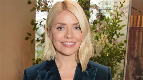 Holly Willoughby Looks Flirty In Polka Dots For Tv Return And Wow Hello