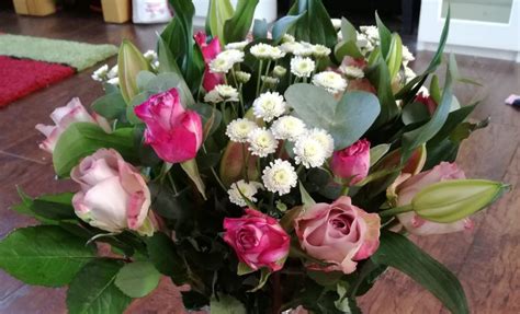 Whether you're sending a dozen red roses to a loved one or a beautiful bouquet for mother's day, they have all the classic and many innovative arrangements for you to pick from. Review ~ Prestige Flowers Mother's Day Package - Mummy's ...