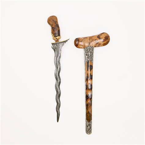 Antique ethnographic pacific keris kris dagger sword balinese philippines indone. Balinese keris with stones in gold | Mandarin Mansion