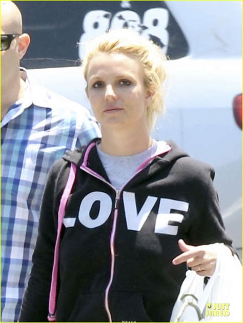 Britney Spears Tweets Oh La La Behind The Scenes Pic Photo Britney Spears Photos