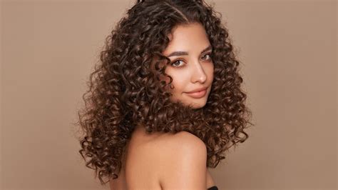 is applying products to wet hair the secret to combatting frizz if you re a curly girl