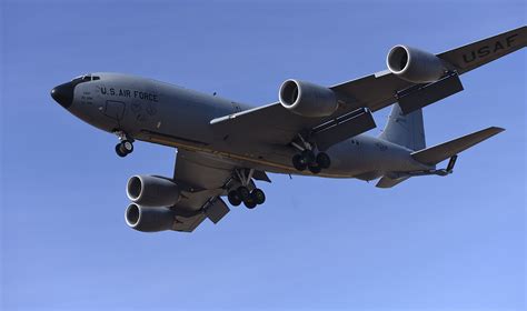 Kc 135 Stratotanker Practices Landings Defence Forum And Military