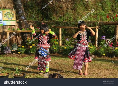 doi-pui,-chiang-mai,-thailand-january-1-unidentified-young-hmong-hill