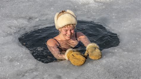 Cold Plunging With Maines Ice Mermaids The New York Times