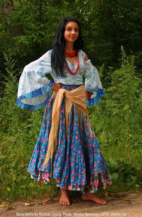 Inspirasi Terkini Look Folk Outfit Ilustrasi Retro