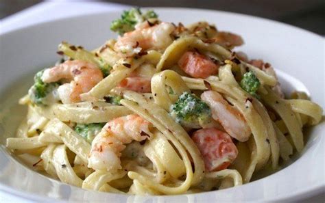 Its an amazing weeknight meal! Pasta with shrimp in garlic cream sauce. | Prawn pasta ...