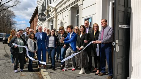 off cabot comedy officially opens in beverly
