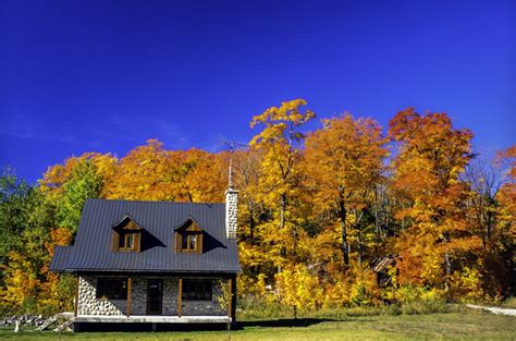 The 10 Best Places To See Fall Foliage In Canada