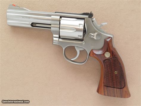 Smith And Wesson Model 686 Distinguished Combat Magnum Cal 357 Magnum