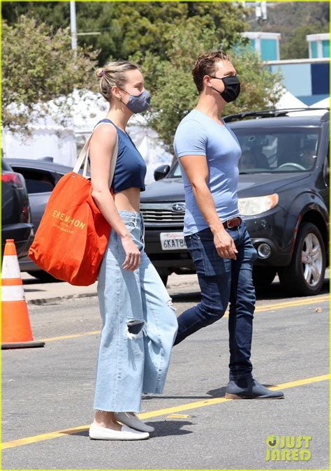 Brie Larson Boyfriend Elijah Allan Blitz Color Coordinate For Trip To Farmer S Market Photo