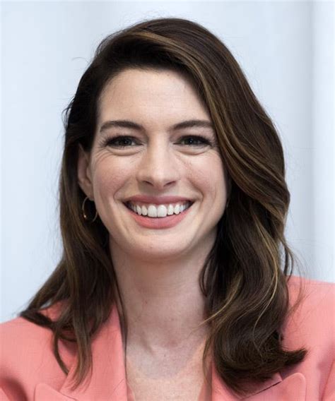 23 Anne Hathaway Hairstyles And Haircuts Celebrities