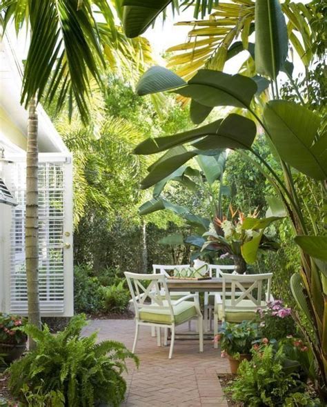 34 Lovely Tropical Garden Design Ideas Patio Tropical Small Tropical
