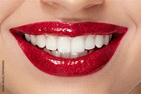 Photographie Smile With Red Lips And White Teeth Acheter Le Sur