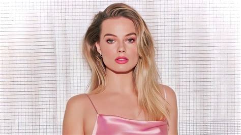 Se Conocieron Nuevas Imágenes De Margot Robbie En El Set De Barbie Quever