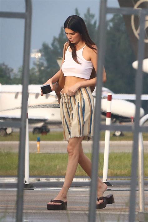 Kendall Jenner Arrives In Miami 09 24 2022 Celebmafia