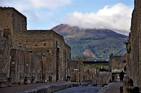 re understanding pompeii a history of our interpretation of the lost city inquiries journal