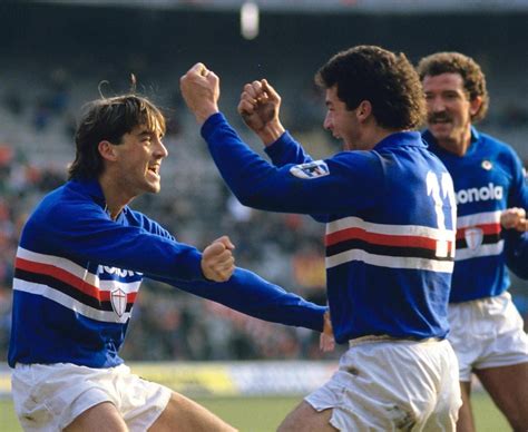 178 gol con la maglia della sampdoria, roberto mancini guida la classifica speciale dei bomber con più gol. Mancini-Vialli: la coppia da goal della Sampdoria più bella