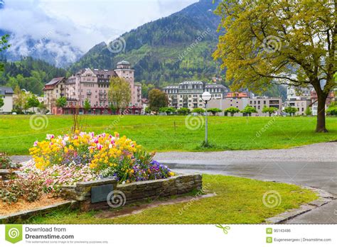 See full list on wikikids.nl Interlaken, Zwitserland Zwitsers Landschap Stock Foto - Afbeelding bestaande uit land ...
