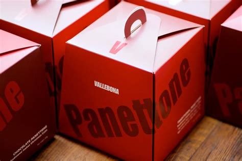 #panettone #packaging #design #package #box #food #red #christmas