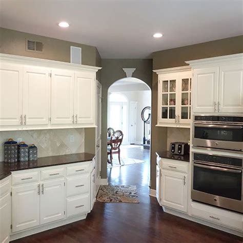 Kitchen cabinets, bathroom vanities, granite, marble, hardware and more! Cabinet Painting | Kansas City, MO | Elite Painting KC