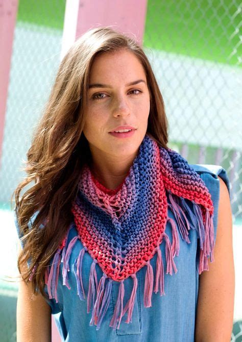 Mit bändchengarn können sie einen schicken sommerschal oder einen raffinierten winterschal anfertigen. Dreieckstuch mit Fransen - stricken und häkeln | Stricken ...