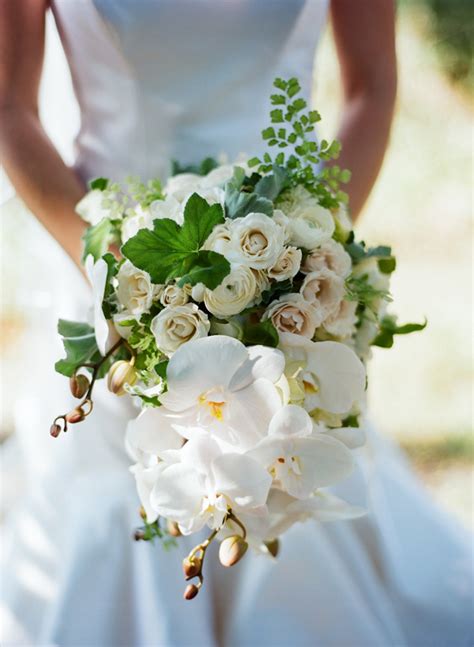 17 Beautiful Spring And Summer Wedding Bouquets