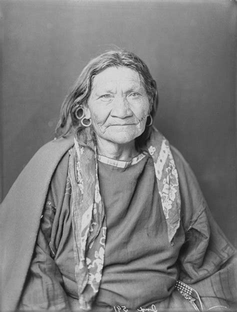 12tagnaiblackfootwoman1900 So Beautiful Native American Warrior Native American Women Native