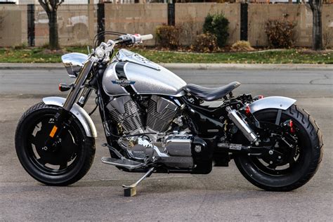 [this middleweight touring cruiser comparison review features the 2008 honda vtx1300t, 2008 kawasaki vulcan 900 classic lt, 2008 star v star 1100 silverado and 2008 suzuki boulevard c50t, and was o… VTX 1300 silver-5 - Blue Collar Bobbers