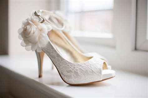 Ten Tips For Choosing The Perfect Wedding Shoes