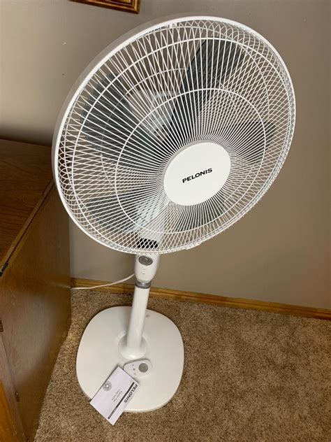 86 Pelonis Standing Room Fan Swivels And Comes With Remoteinstructions