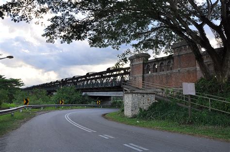 The victoria bridge is a railway bridge that crosses the perak river near kuala kangsar. Poison Apple: Places in Malaysia Named After Queen Victoria