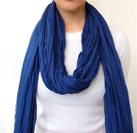 Chic Way To Tie A Scarf How To Wear Scarves Scarf Tying Scarf Women Fashion