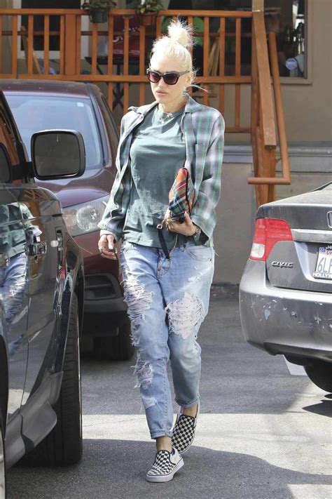Gwen Stefani Wears Dsquared2 Skinny Boyfriend Jeans The Jeans Blog