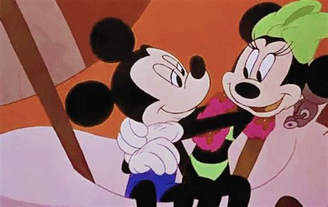 Walt Disney S Mickey Mouse And Minnie Mouse Walt Disney Characters