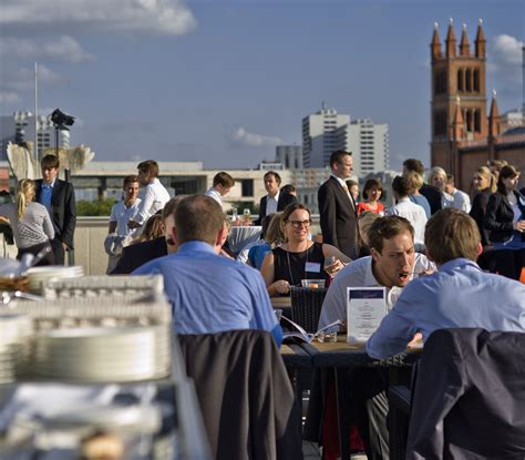 Maybe you would like to learn more about one of these? Abendessen über den Dächern Berlins | Gruner + jahr ...