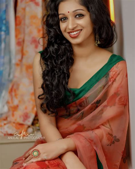 hot indian girls saree cleavage saree sexy photos haritha anoop in saree cleavage photo