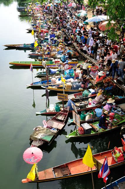 Hat yai is well known to them and most already know what they want to do before they arrive. Klonghae Floating Market @ Hatyai - Mimi's Dining Room