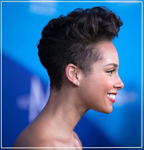 Alicia keys hairstyles have a fair share of buns and ponytails too that impart her a graceful look. Pin on Beauty and such...