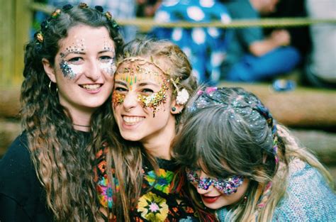 Pin by Susie Brown on Festival & glitter makeup | Festival face paint, Festival face, Festival ...