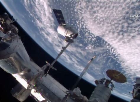Spacex Dragon Arrives At Space Station Delivers Inflatable Room