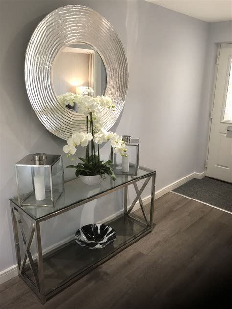 2030 Foyer Table And Mirror Set