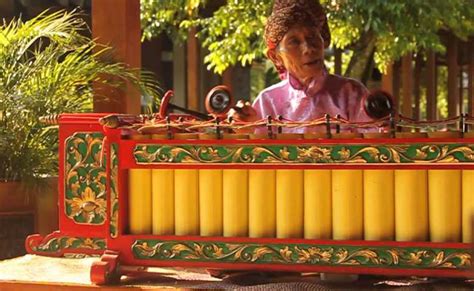 Gamelan adalah seperangkat alat musik dengan nada pentantonis, yang terdiri dari kendang kendhang, atau gendang adalah instrumen dalam gamelan jawa tengah yang salah satu fungsi gong ini digunakan untuk alat musik tradisional. Mengenal 11 Alat Musik Tradisional dari Jawa Tengah