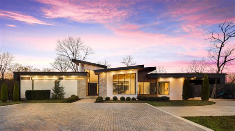 Brentwood home showcases modern architecture, local design